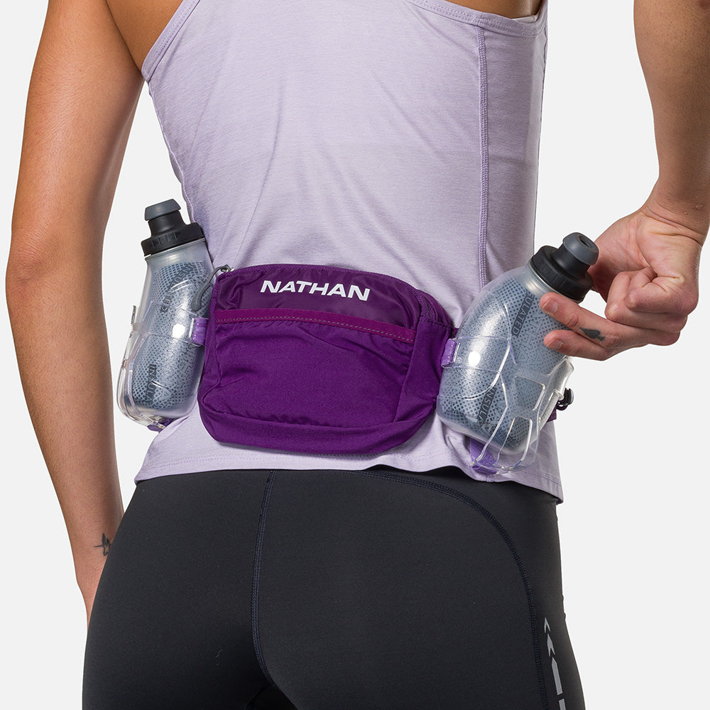 Nspire Ceinture d'hydratation double bouteille réglable Course Randonnée Marche Avec 2 Bouteilles Poche de Rangement pour iPhone, Samsung, Clés, Snacks etc, True Navy/Tigerlily