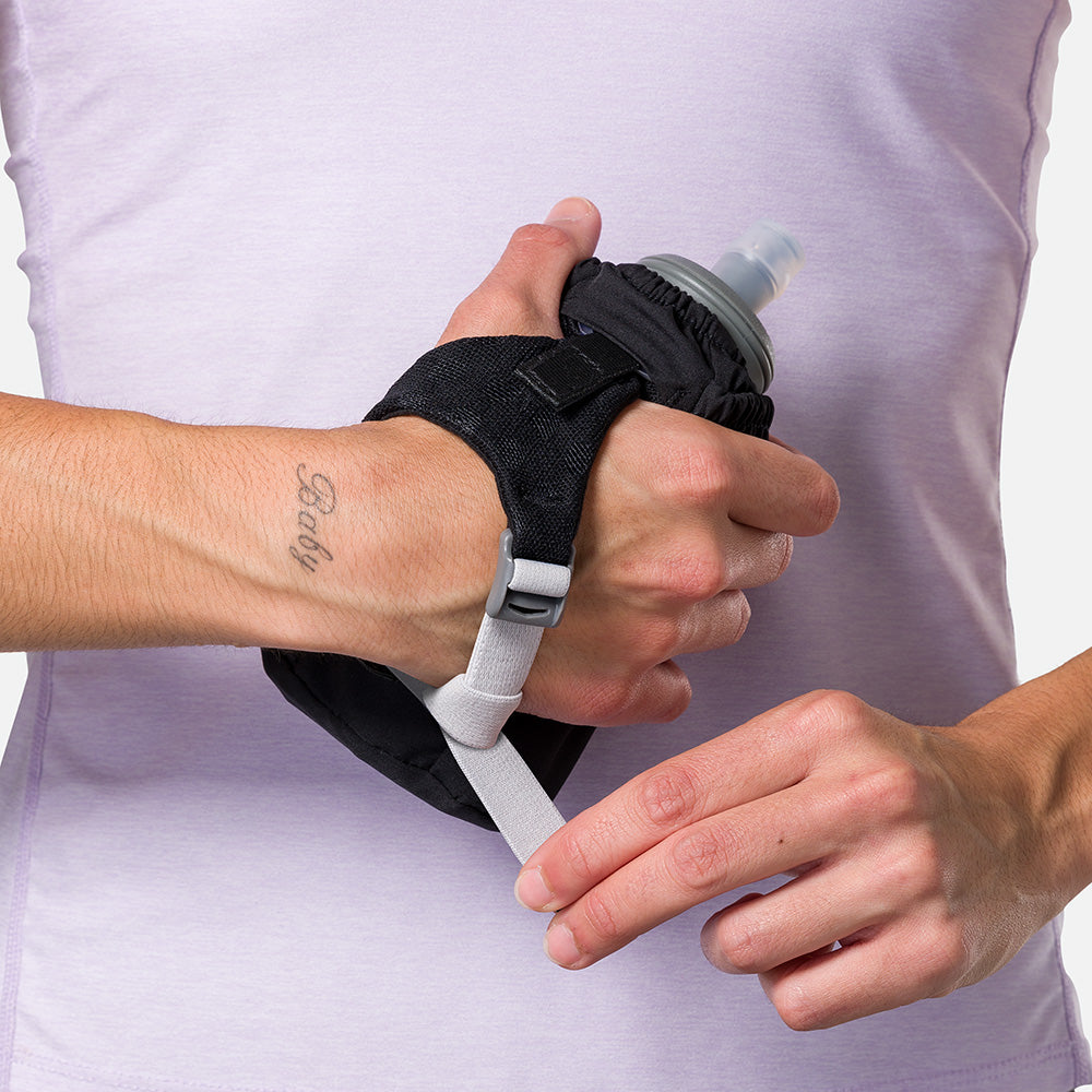 Pinnacle Soft Flask Handheld 18oz | Nathan Sports