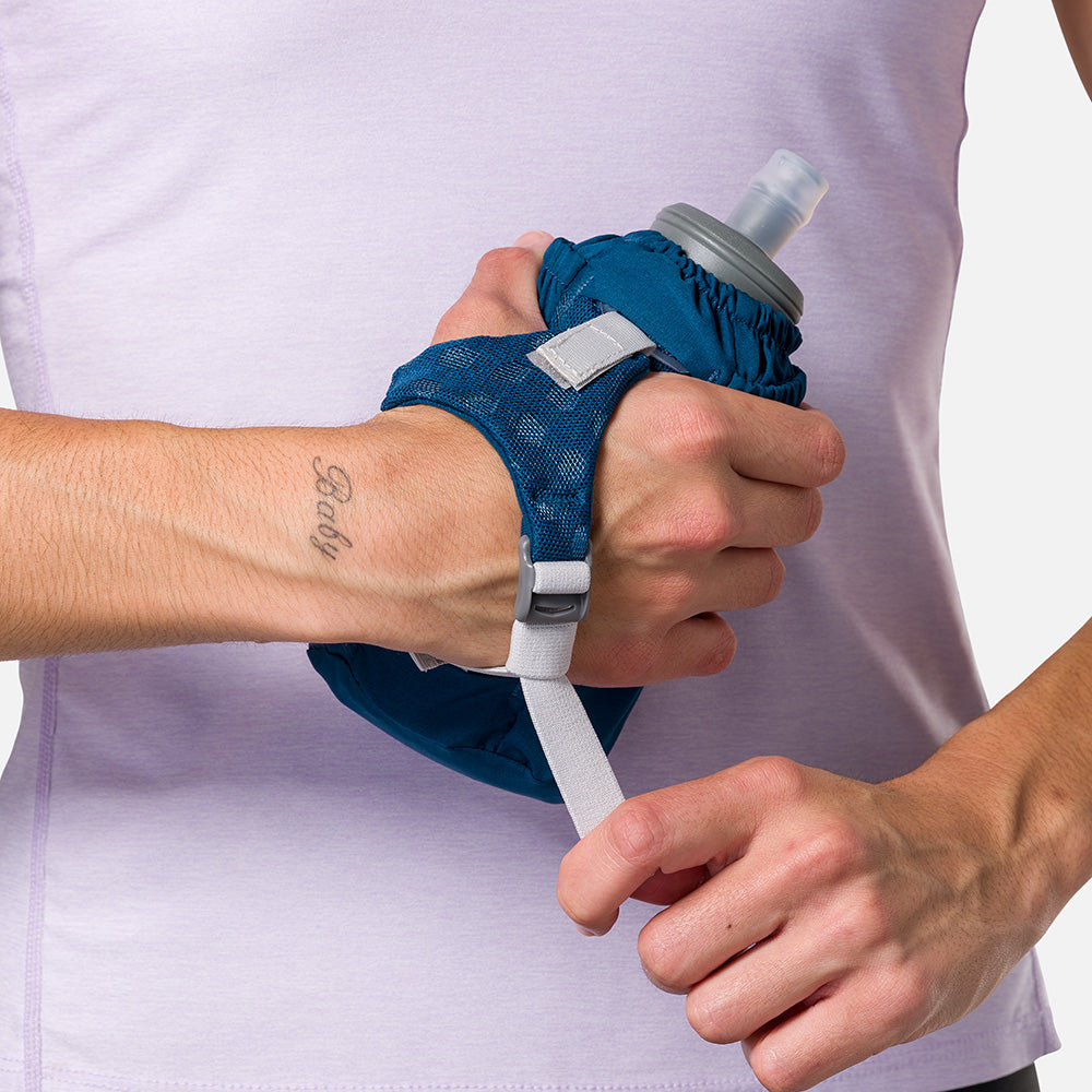 Pinnacle Soft Flask Handheld 18oz | Nathan Sports